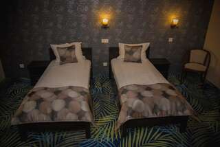 Отель Hotel Stefani Сибиу Семейный люкс с 2 спальнями-7